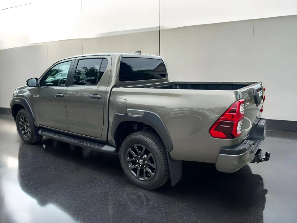 Toyota Hilux Invincible 2.8D - foto 8