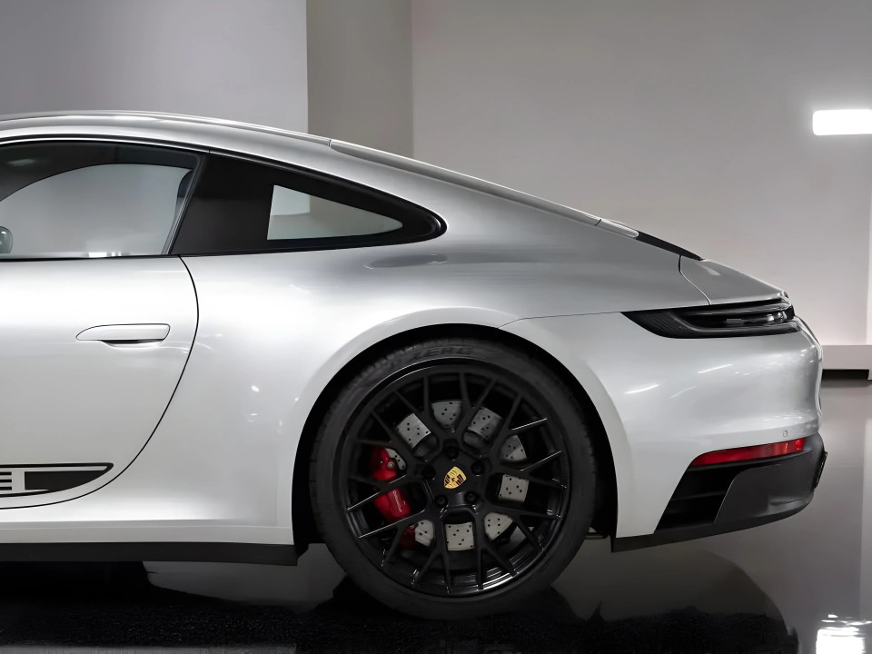 Porsche 911 Carrera GTS (992 I) - foto 10