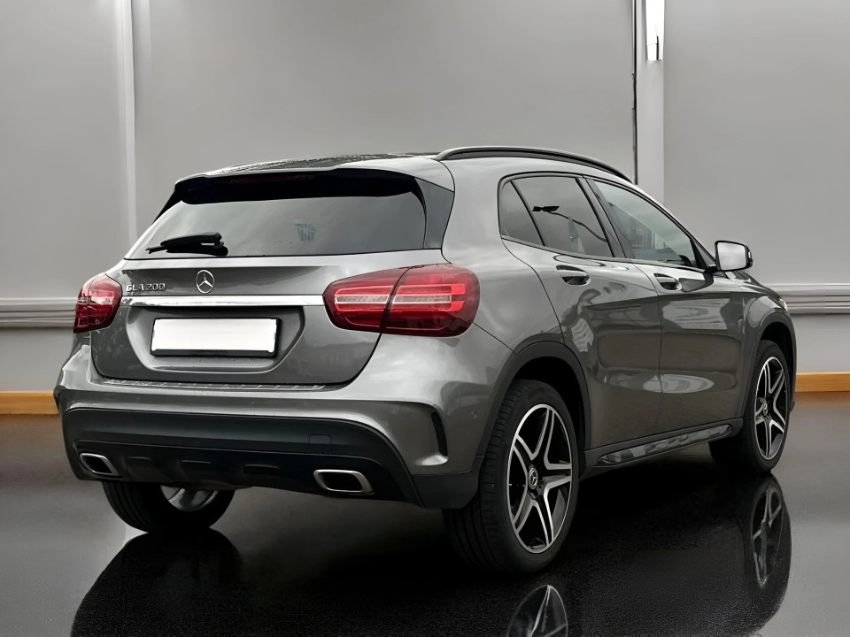 Mercedes-Benz GLA 200 7G-DCT (4)