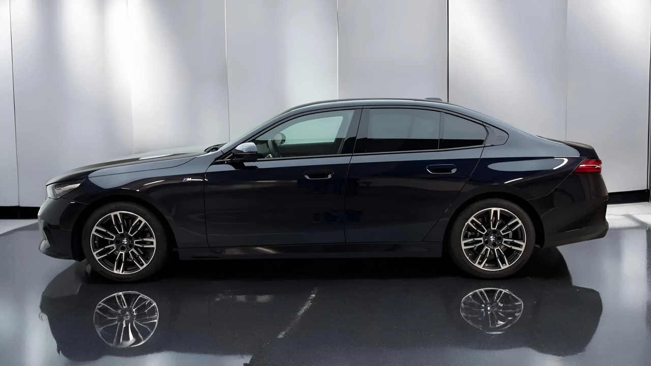 BMW Seria 5 520d M-Sport (2)