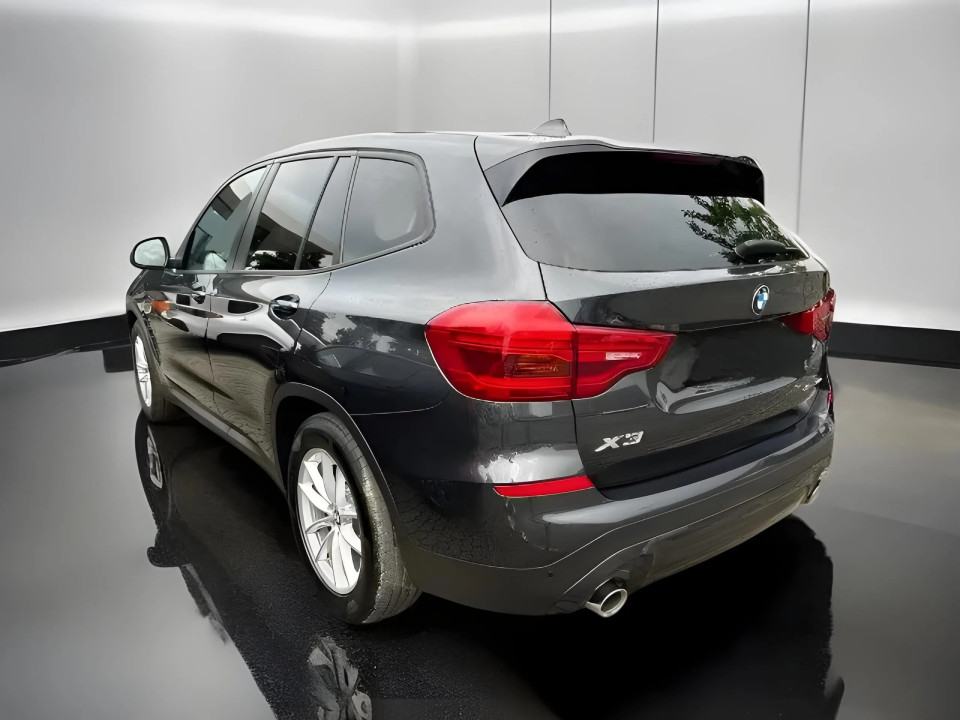 BMW X3 xDrive30e Advantage (2)