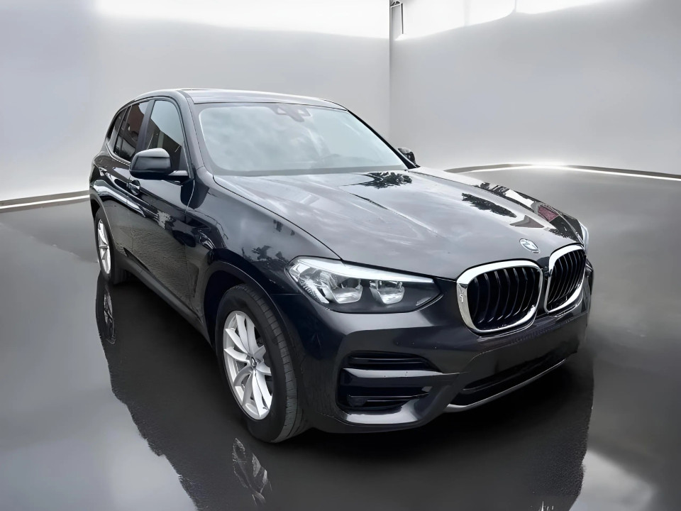 BMW X3 xDrive30e Advantage (1)