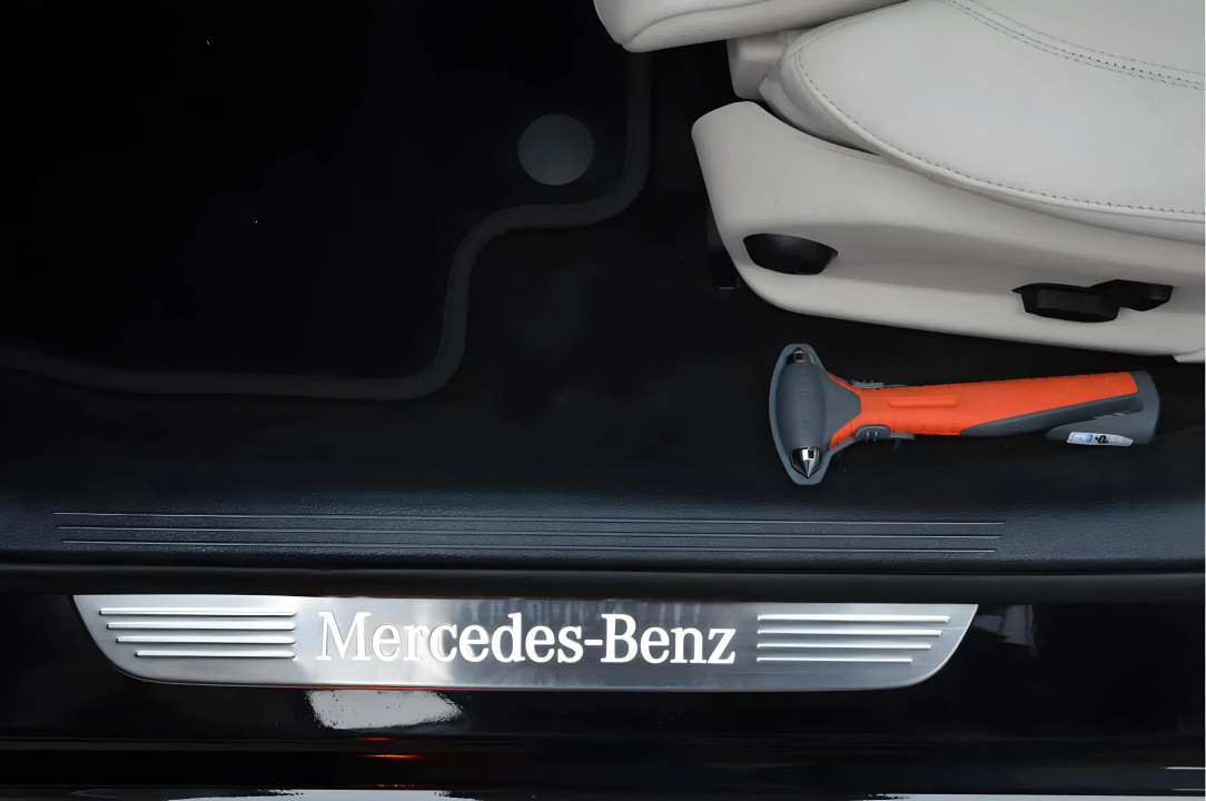 Mercedes-Benz E 200 - foto 15