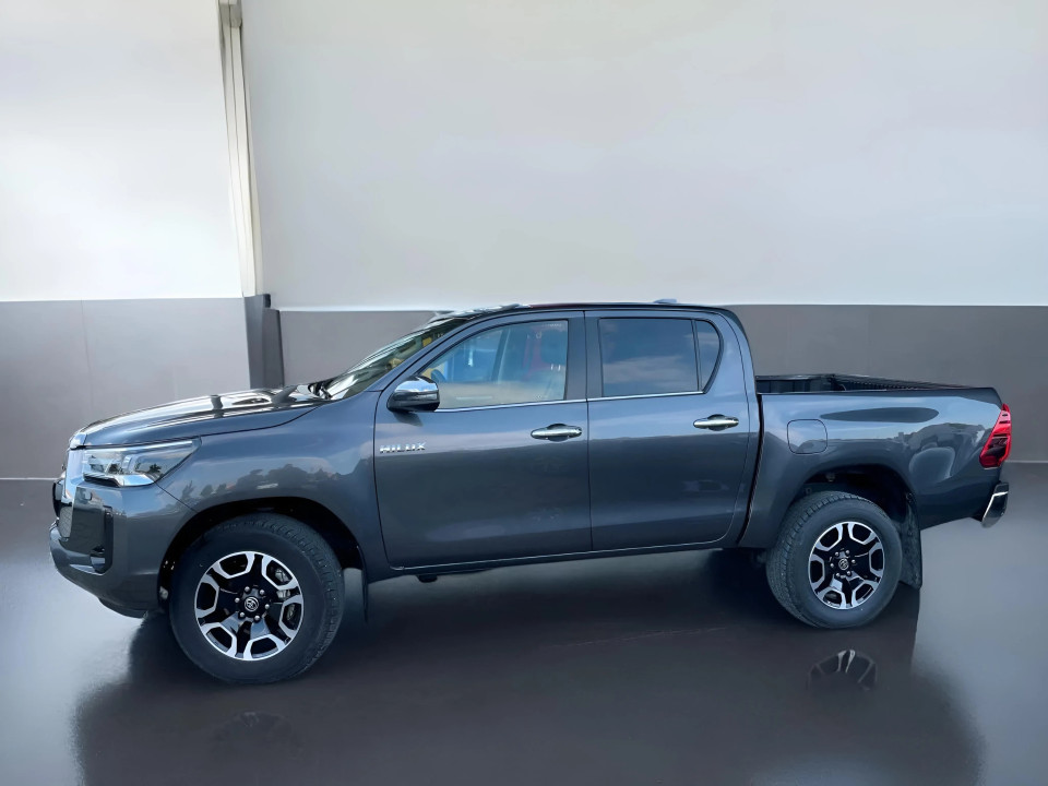 Toyota Hilux 2.8D Executive (4)