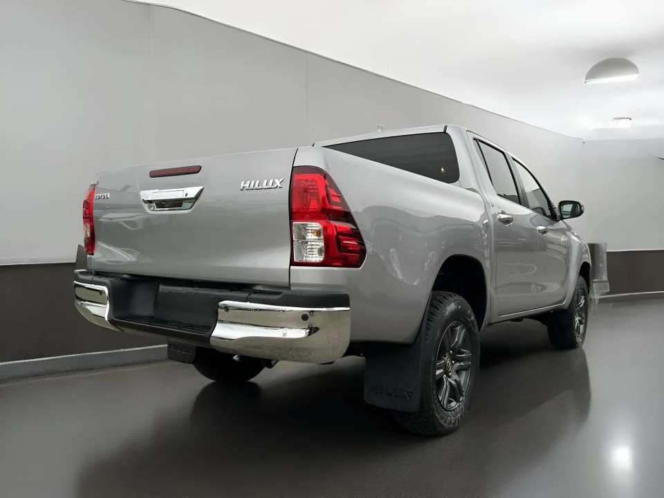 Toyota Hilux 2.4D 6MT Comfort (4)