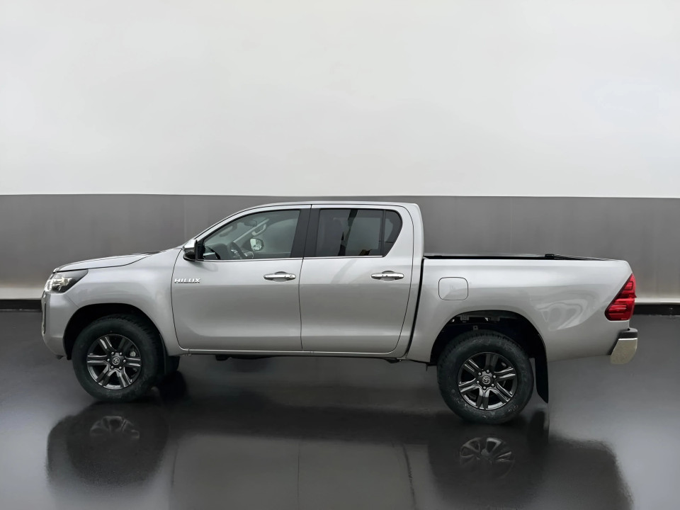 Toyota Hilux 2.4D 6MT Comfort (2)