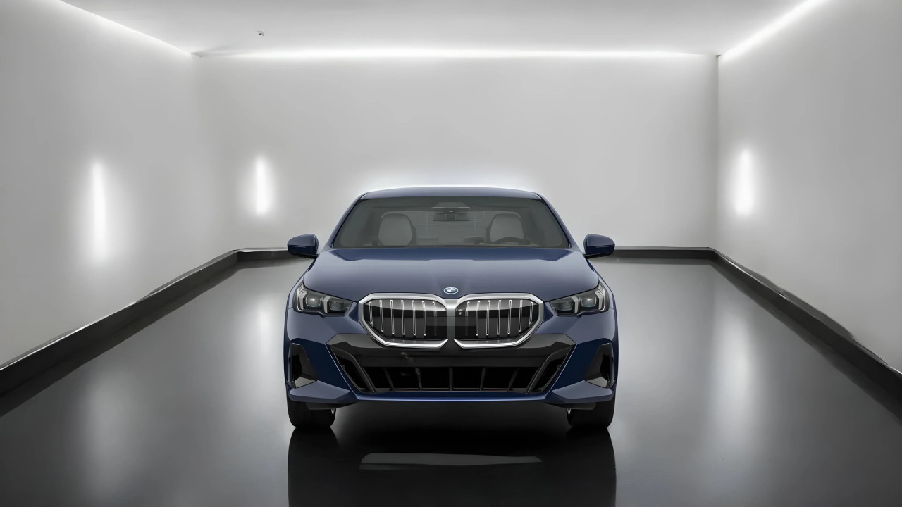 BMW Seria 5 550e xDrive M-Sport (2)