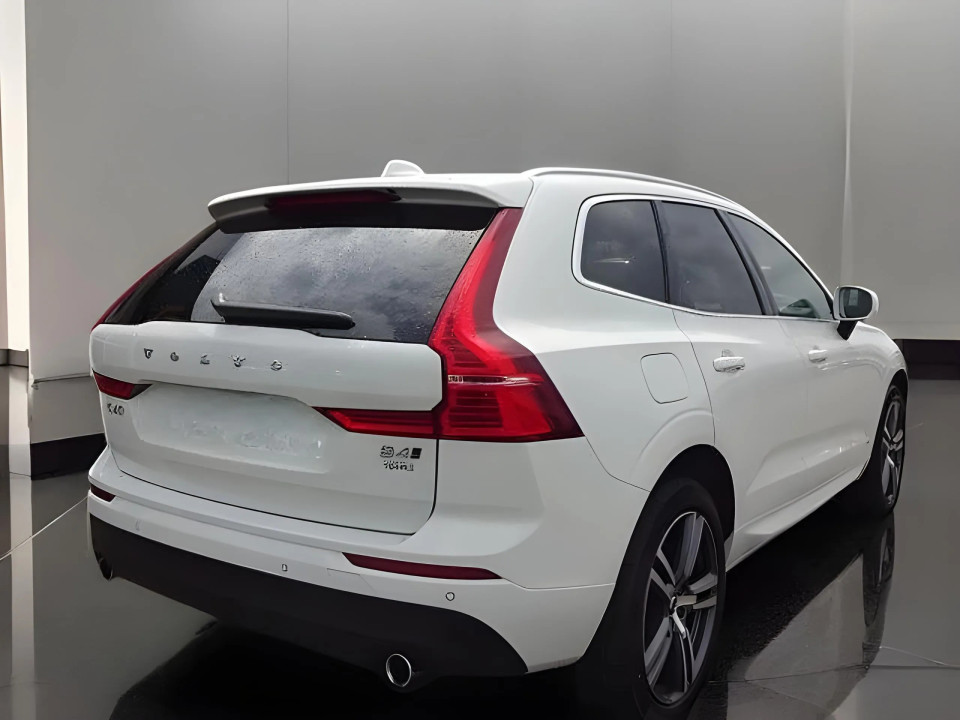 Volvo XC 60 B4 AWD MHEV Momentum Pro (3)