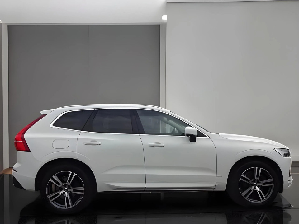 Volvo XC 60 B4 AWD MHEV Momentum Pro (2)