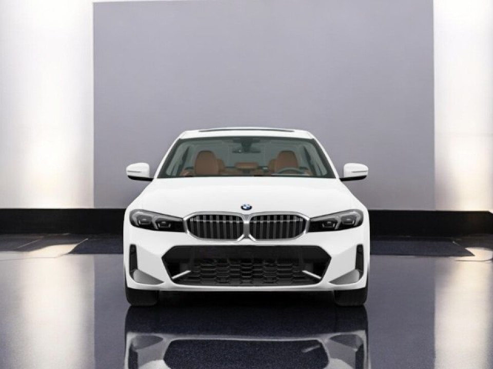 BMW Seria 3 330i M-Sport (2)