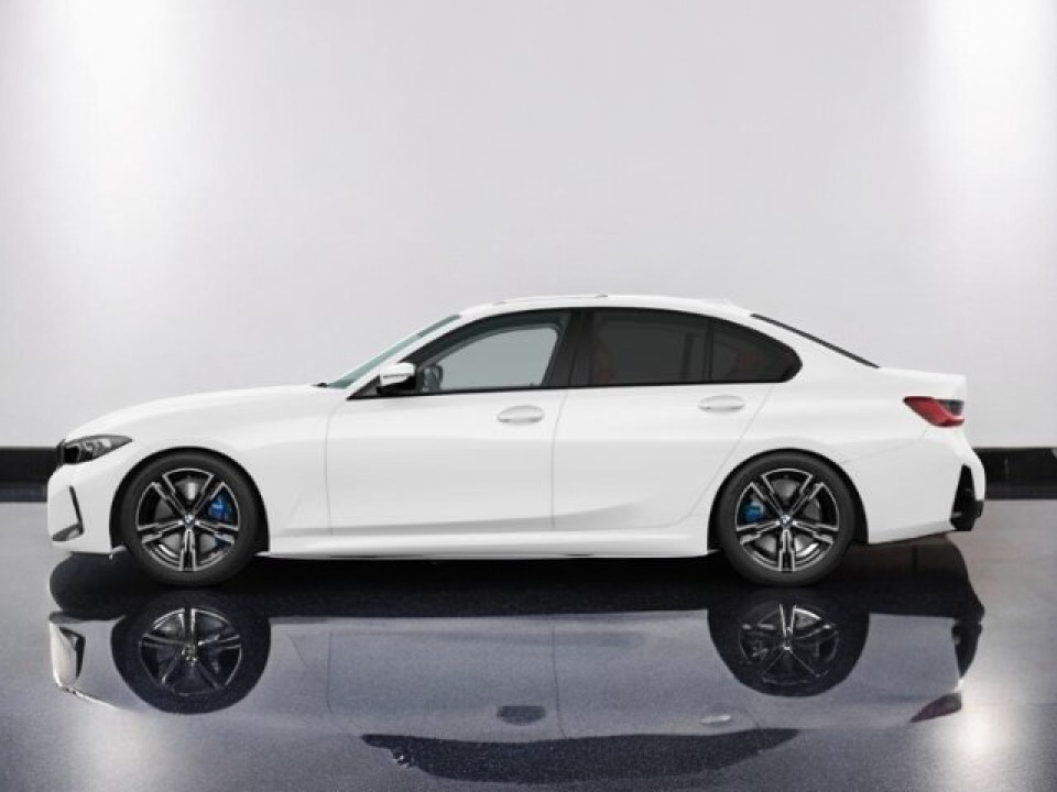 BMW Seria 3 330i M-Sport (3)