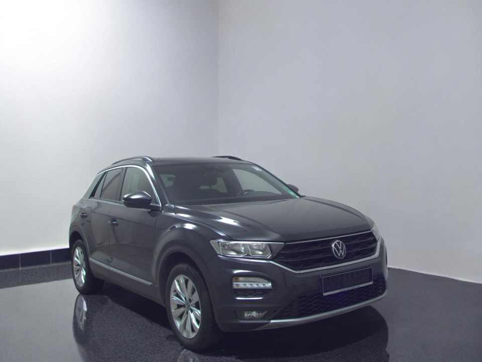 Volkswagen T-ROC 1.5 TSI DSG (1)