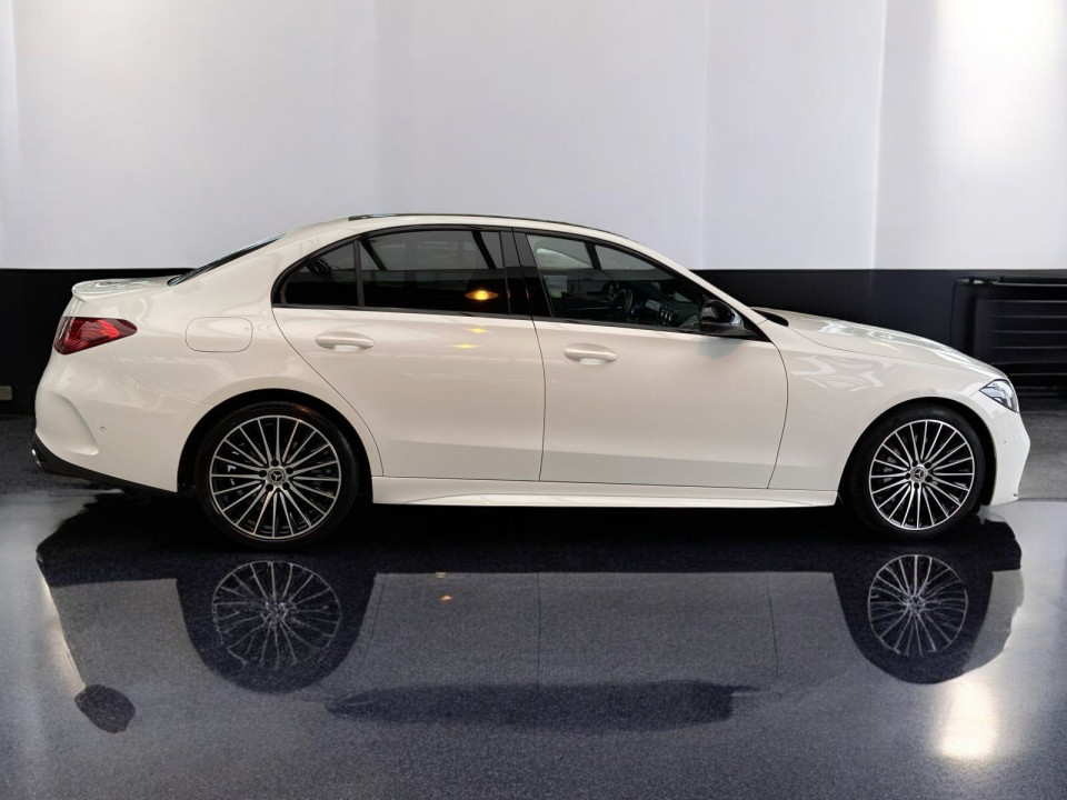 Mercedes-Benz C 300 4MATIC AMG Line (4)