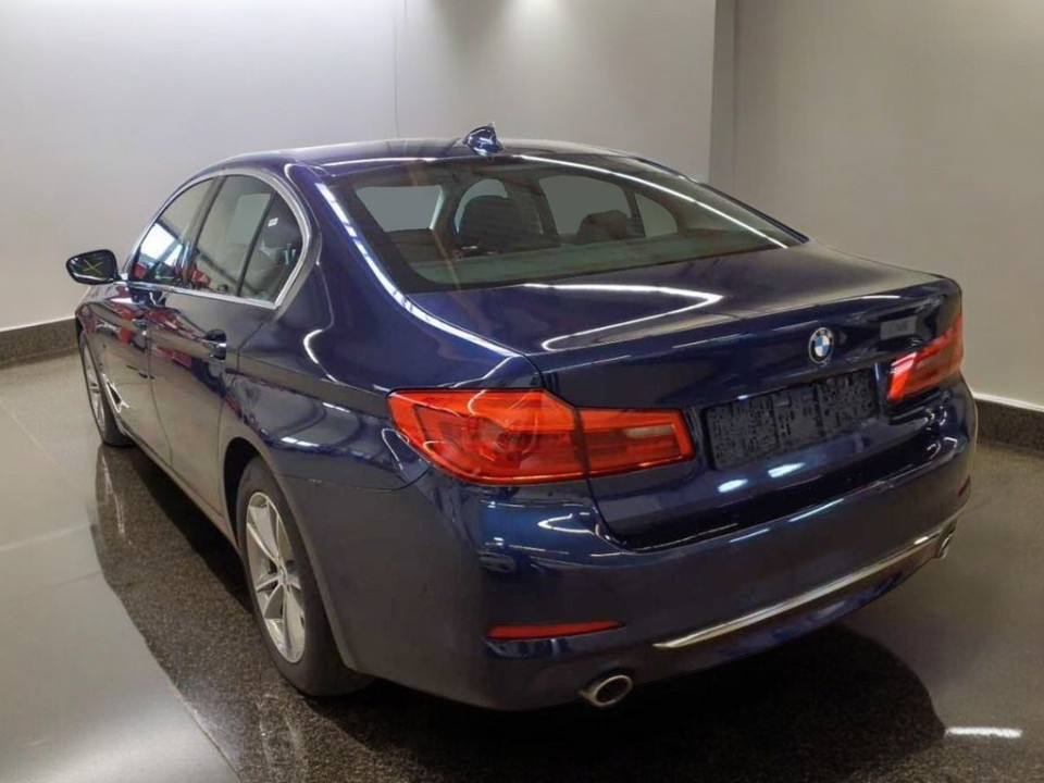 BMW Seria 5 520d sDrive Luxury Line (2)