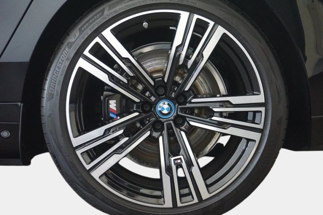 BMW i7 xDrive60 - foto 17