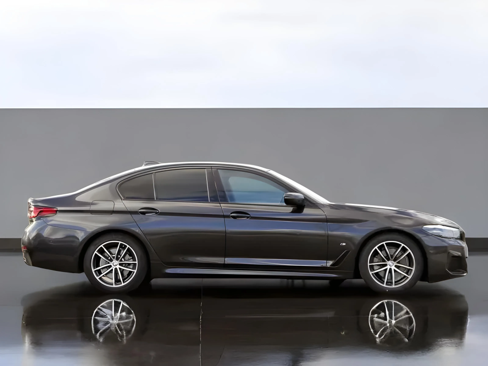 BMW Seria 5 520d sDrive M-Sport (2)