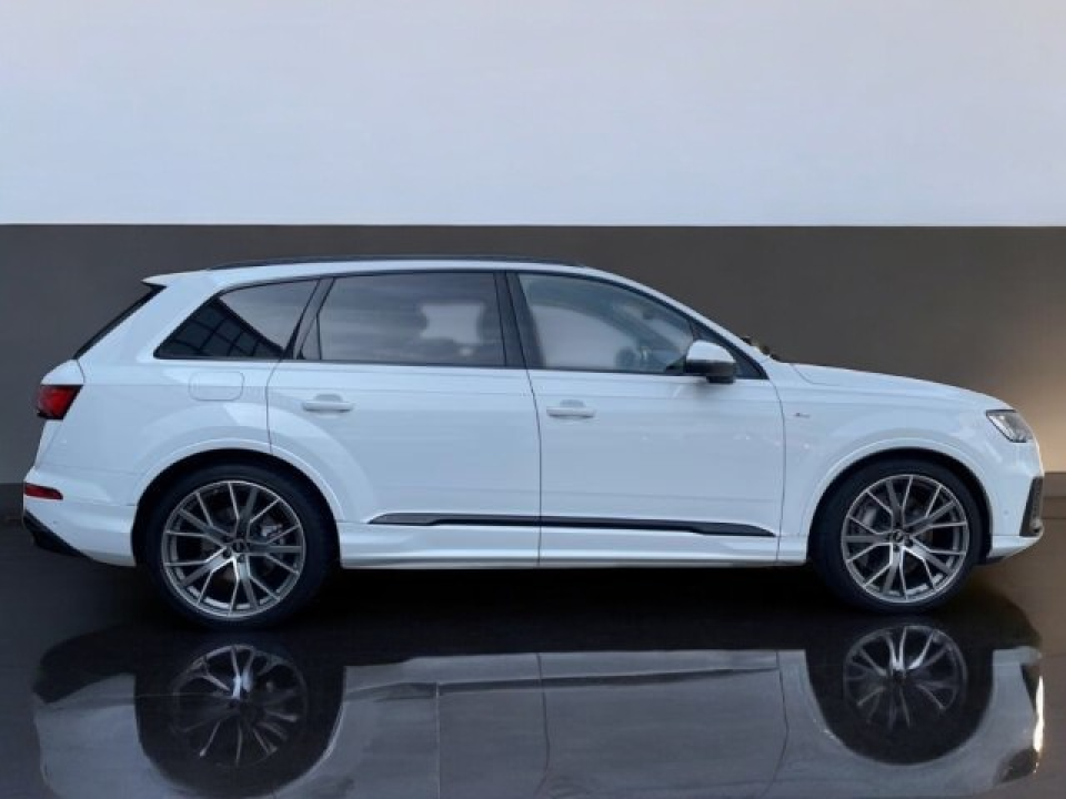 Audi Q7 55 TFSIe quattro tiptronic S-Line (2)