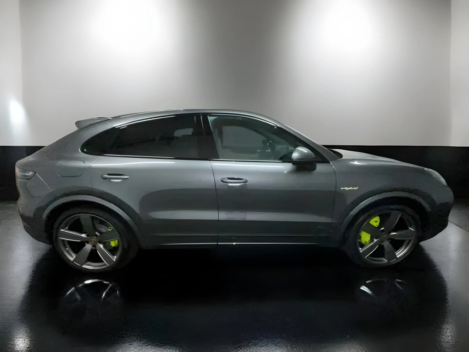 Porsche Cayenne Coupe E-Hybrid (2)