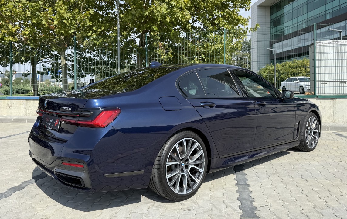 BMW Seria 7 730d xDrive M-Sport (3)