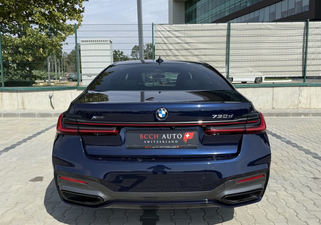 BMW Seria 7 730d xDrive M-Sport (4)