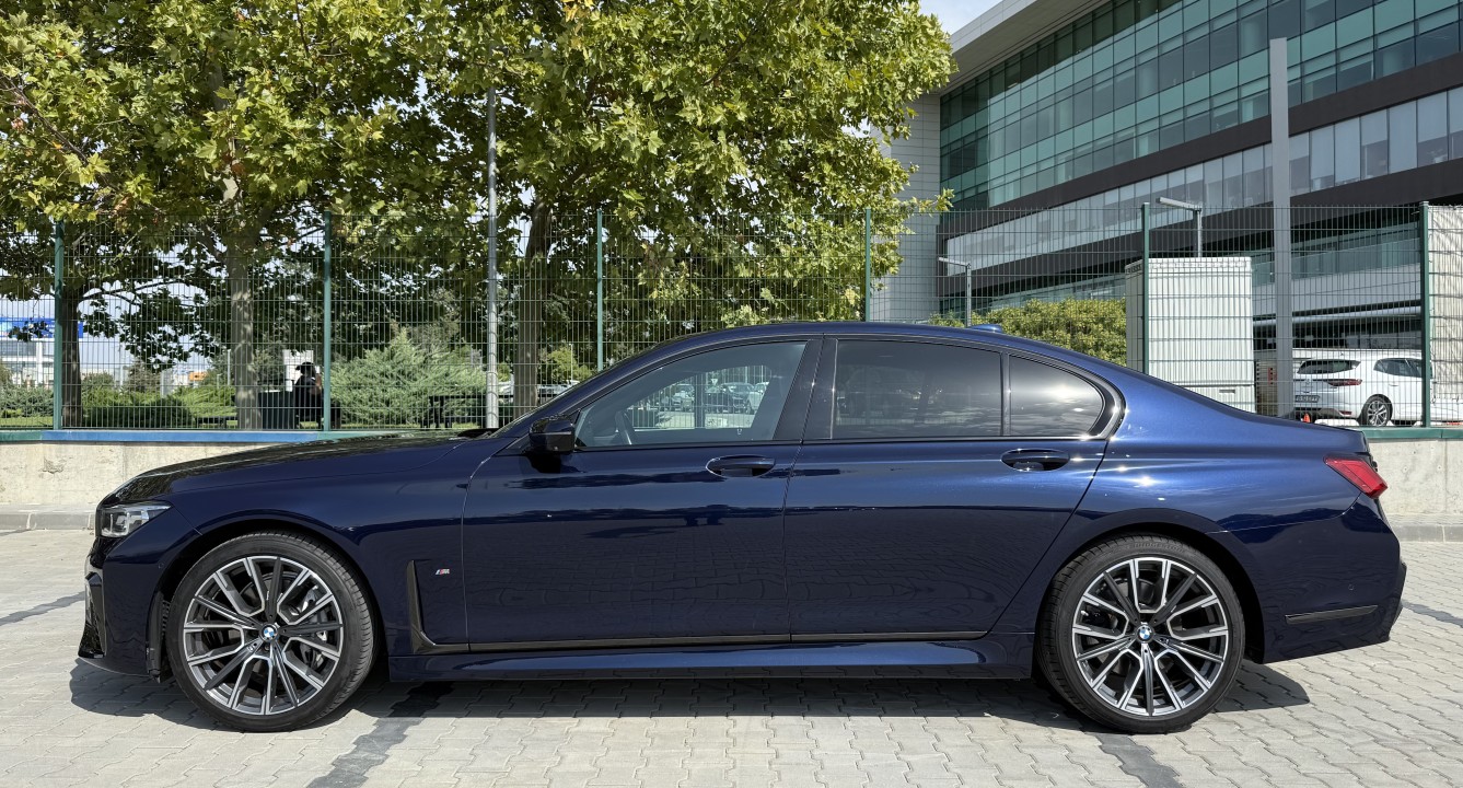 BMW Seria 7 730d xDrive M-Sport - foto 6