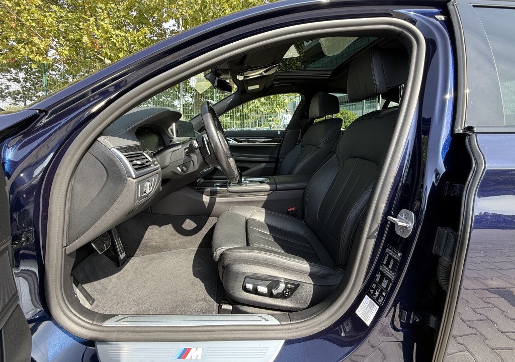 BMW Seria 7 730d xDrive M-Sport - foto 9