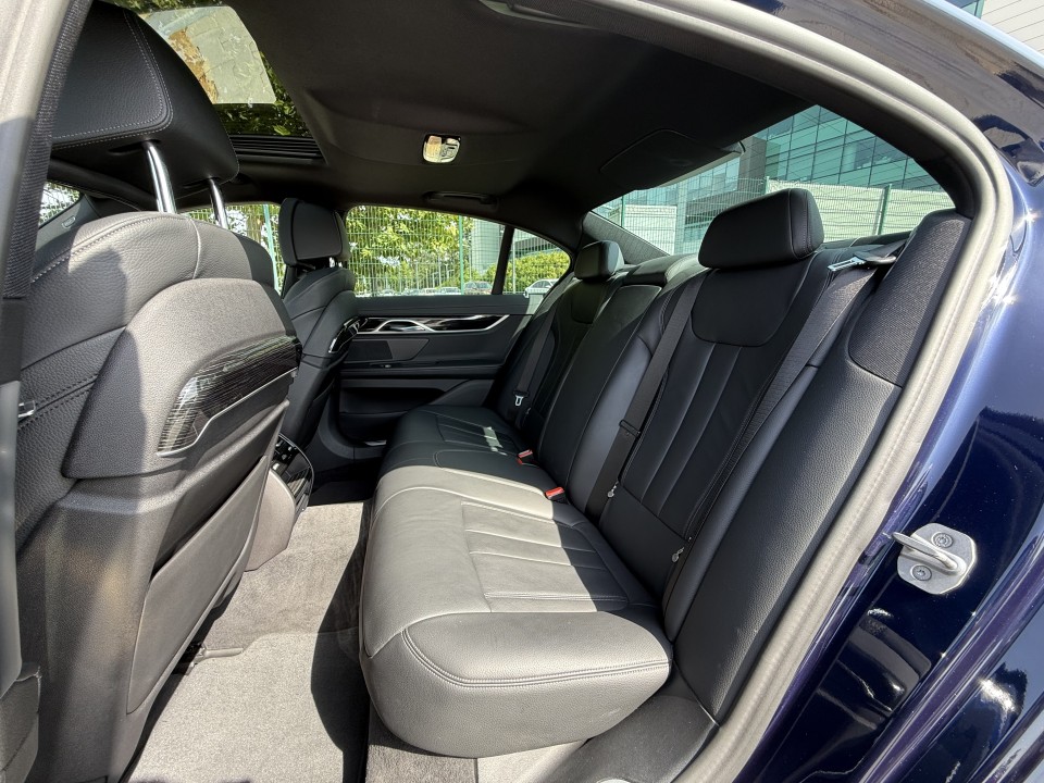 BMW Seria 7 730d xDrive M-Sport - foto 13