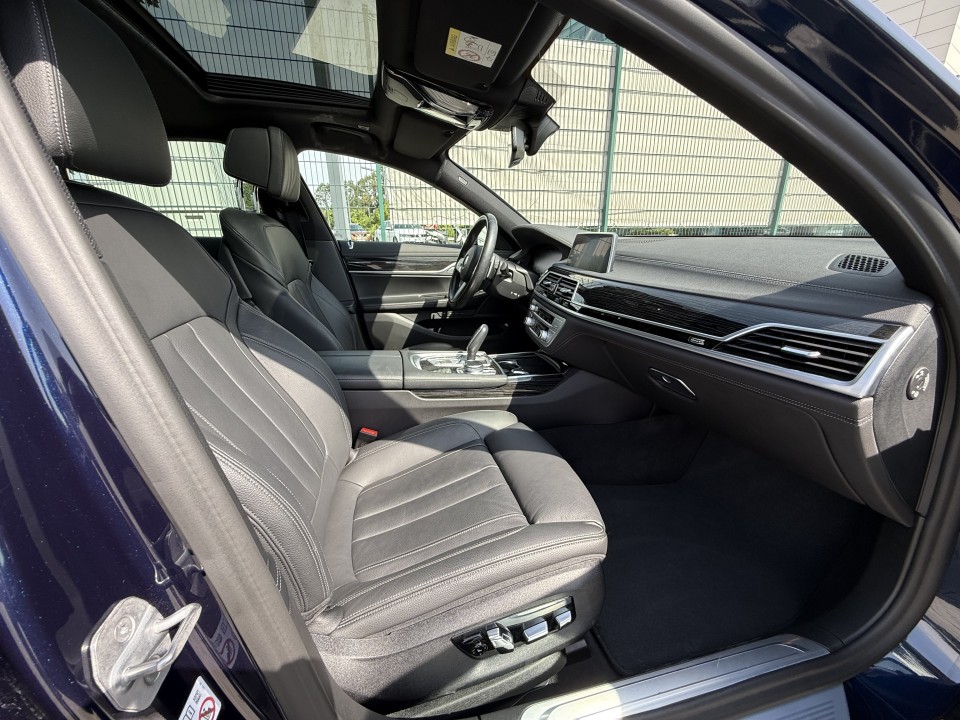 BMW Seria 7 730d xDrive M-Sport - foto 17