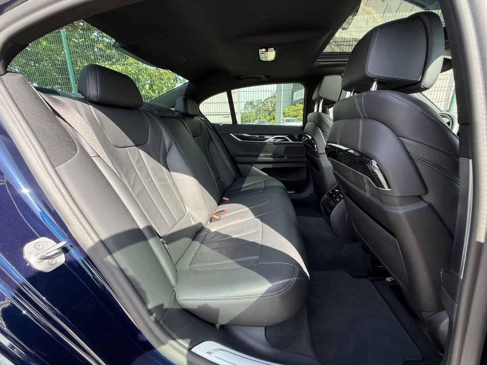 BMW Seria 7 730d xDrive M-Sport - foto 19