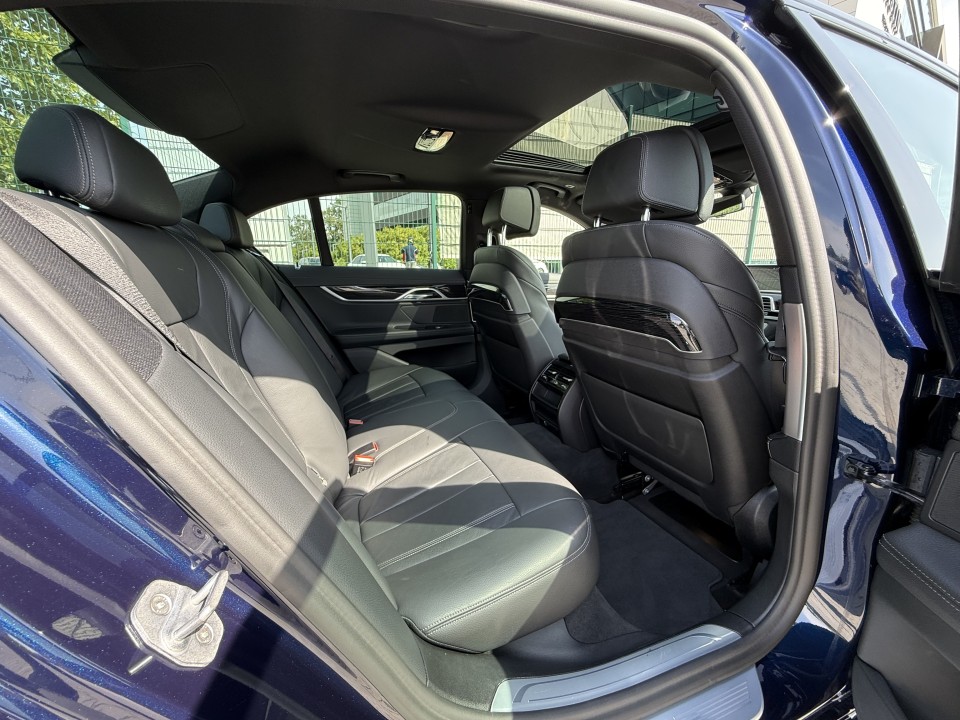 BMW Seria 7 730d xDrive M-Sport - foto 20