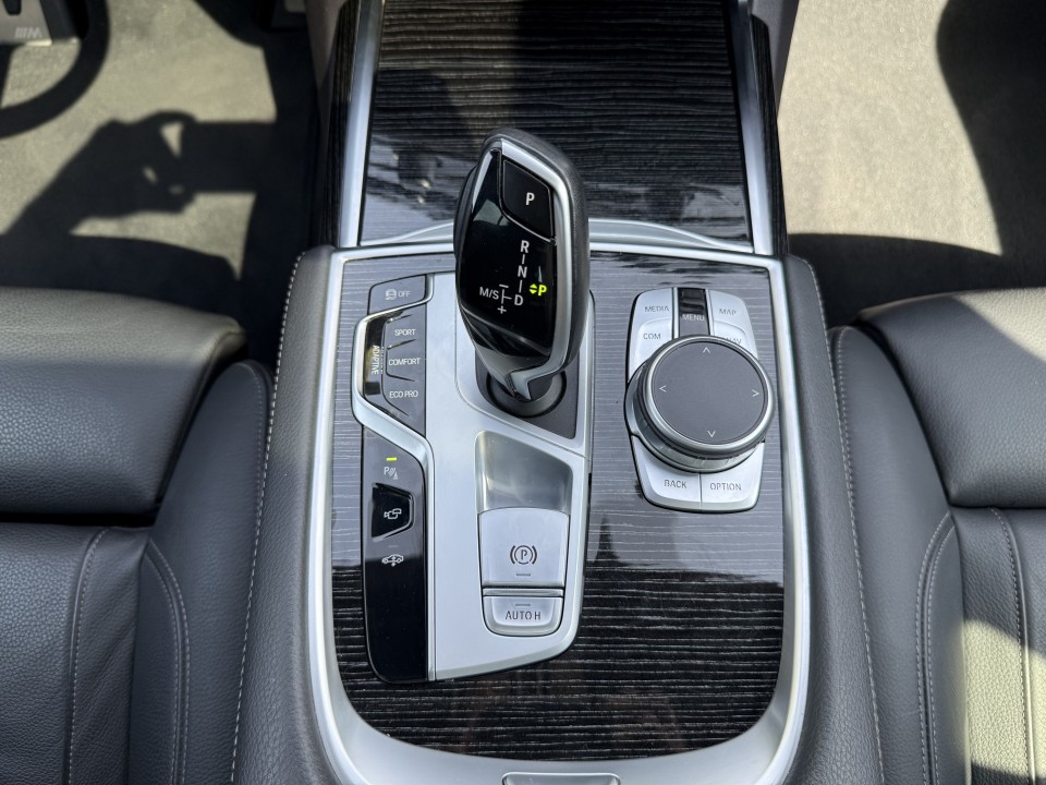 BMW Seria 7 730d xDrive M-Sport - foto 25