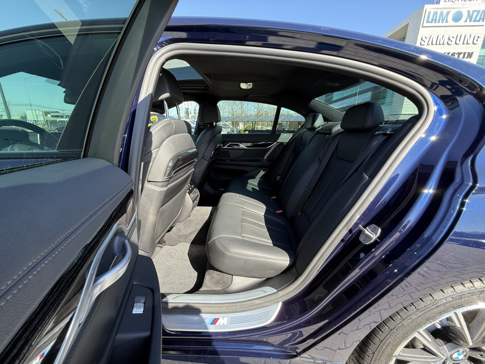 BMW Seria 7 730d xDrive M-Sport - foto 12