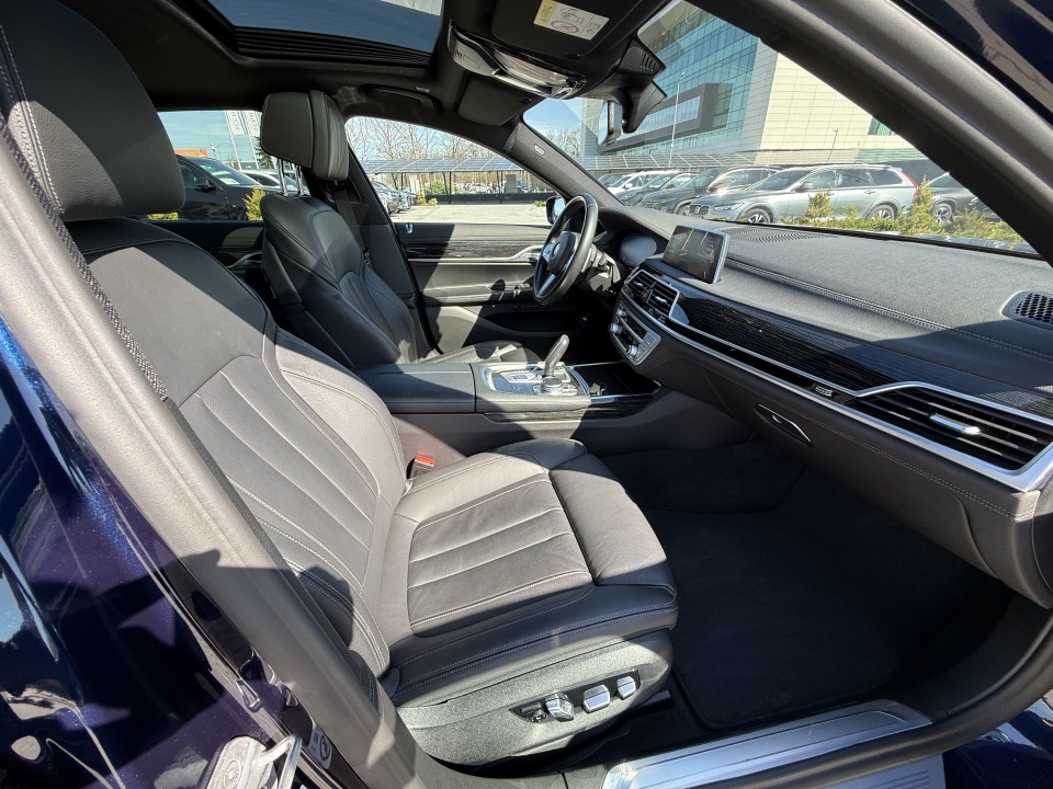 BMW Seria 7 730d xDrive M-Sport - foto 17