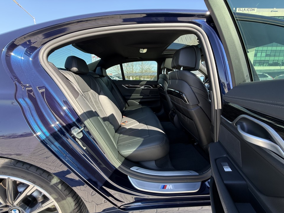BMW Seria 7 730d xDrive M-Sport - foto 18