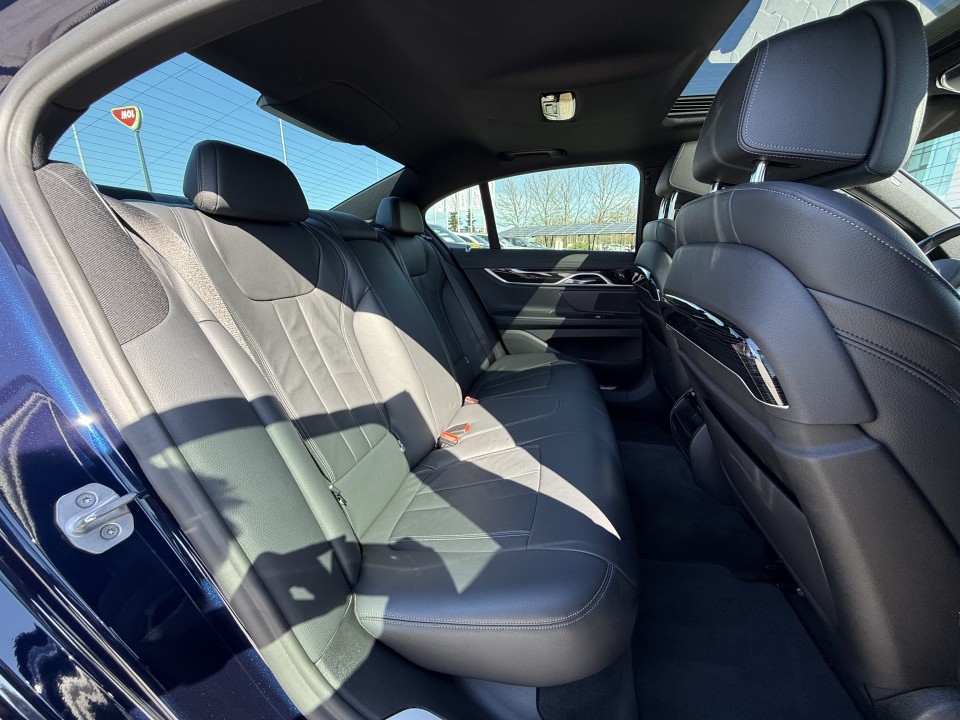 BMW Seria 7 730d xDrive M-Sport - foto 19