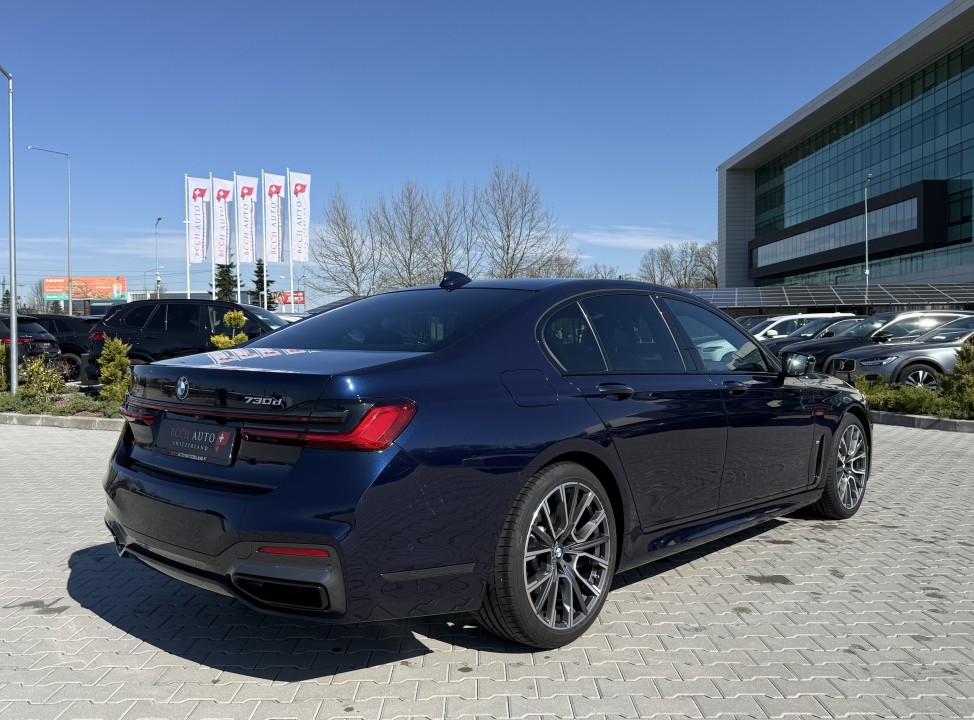 BMW Seria 7 730d xDrive M-Sport (3)