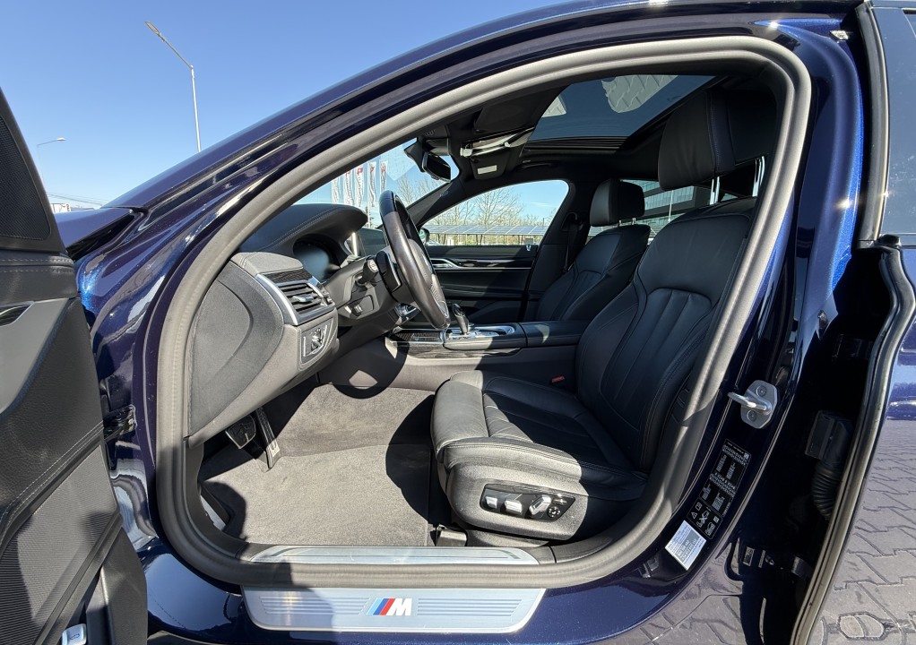 BMW Seria 7 730d xDrive M-Sport - foto 9