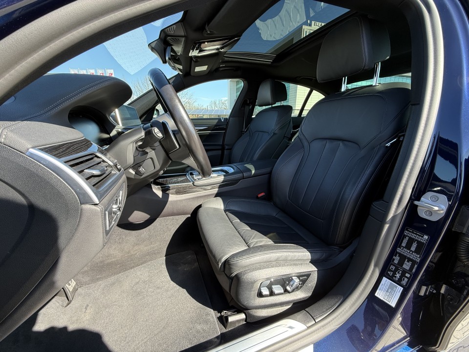 BMW Seria 7 730d xDrive M-Sport - foto 10