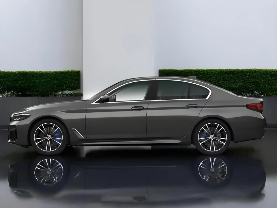 BMW Seria 5 540i (2)