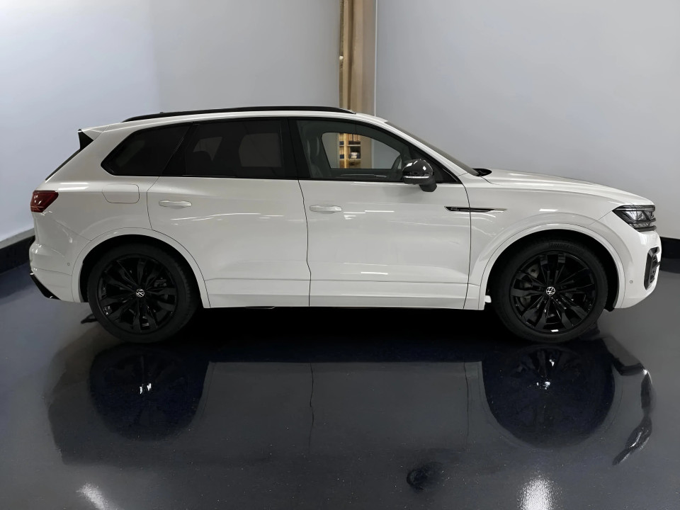 Volkswagen Touareg 3.0TSI 4MOTION R-LINE (2)