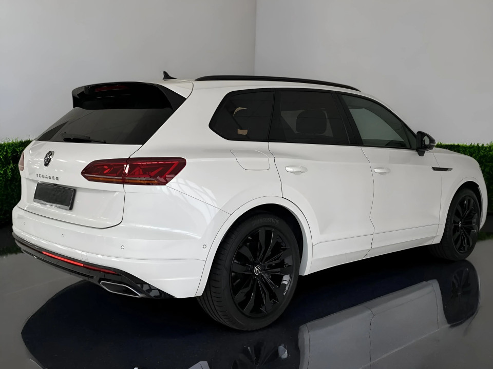 Volkswagen Touareg 3.0TSI 4MOTION R-LINE (3)