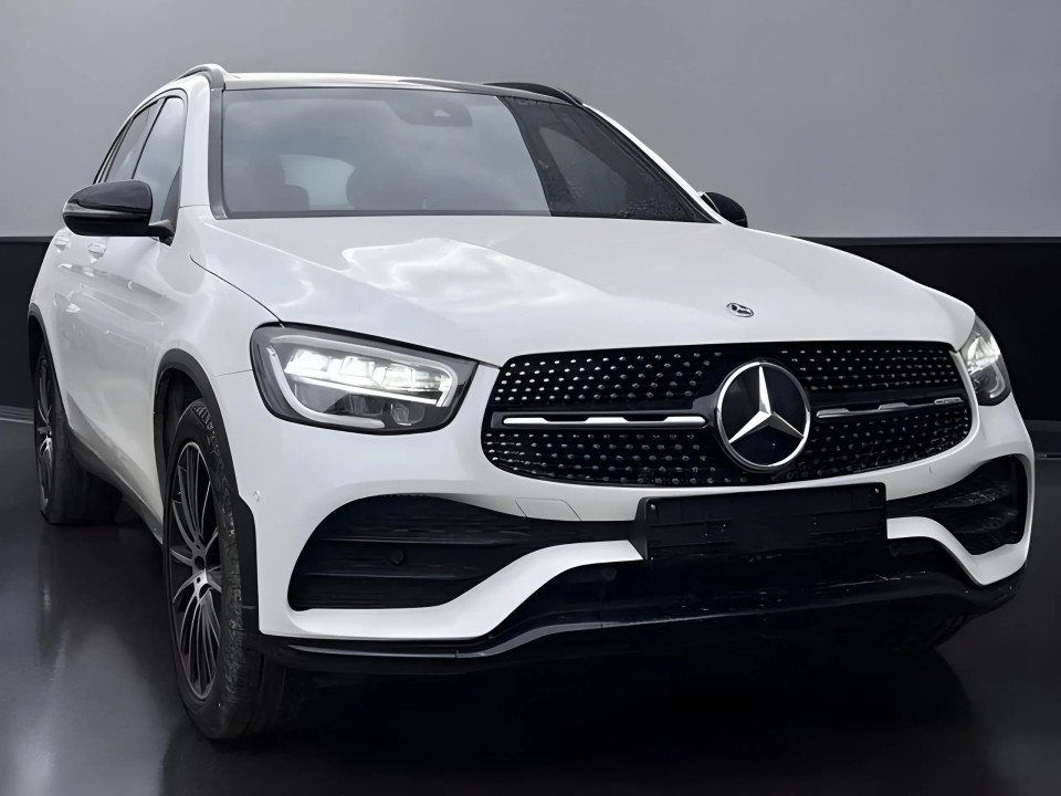 Mercedes-Benz GLC 300d 4MATIC AMG Line (1)