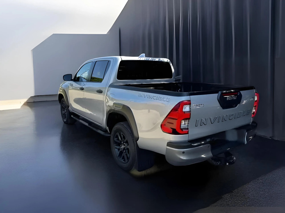 Toyota Hilux 2.8D Invincible - foto 6
