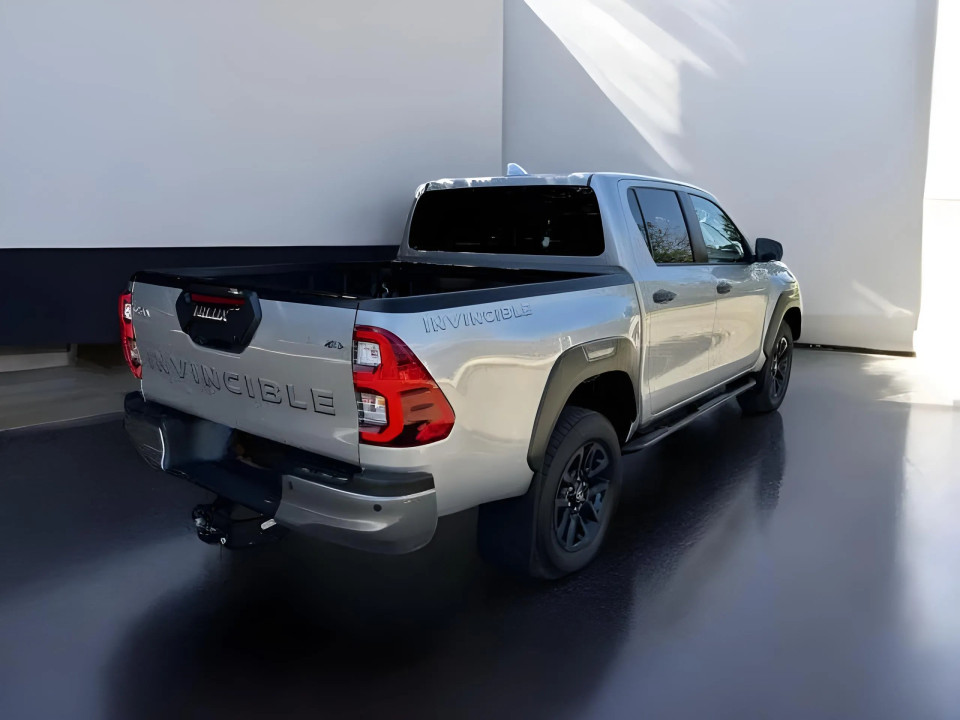 Toyota Hilux 2.8D Invincible (3)