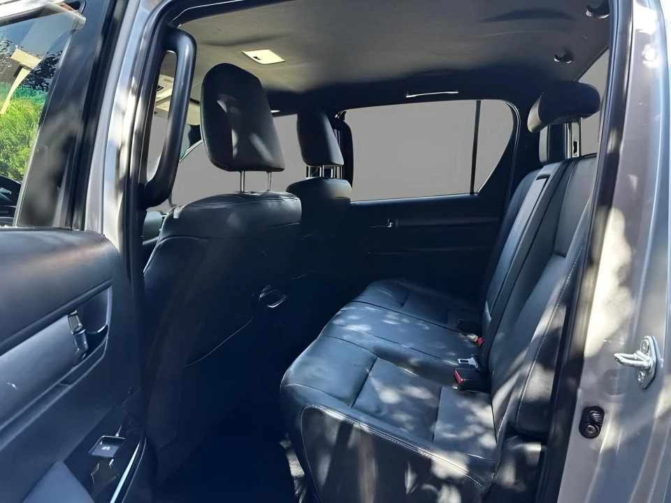 Toyota Hilux 2.8D Invincible - foto 8