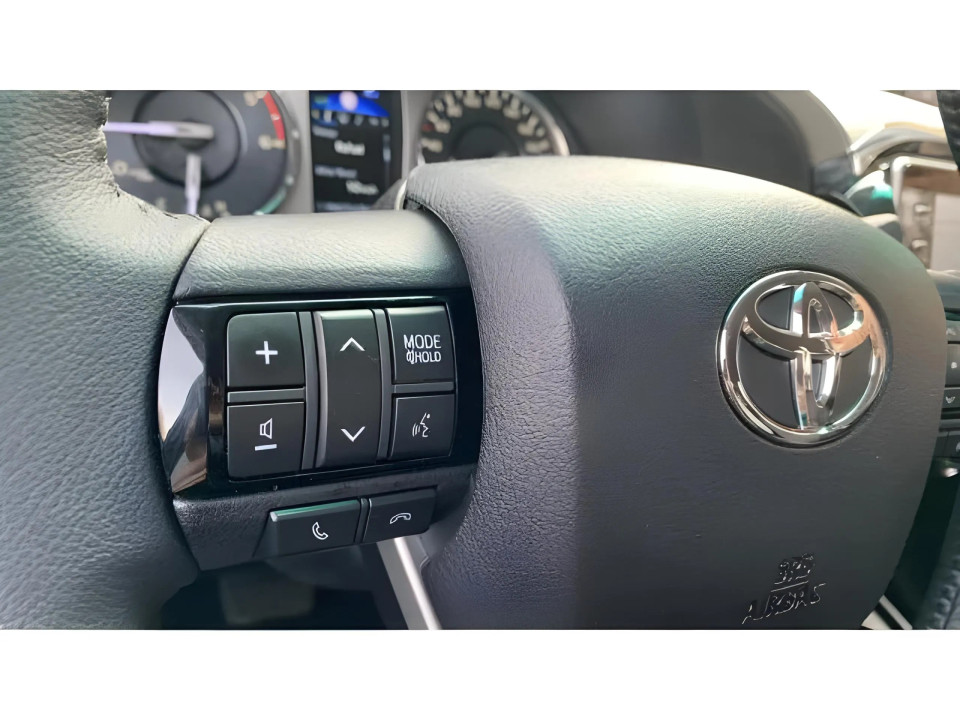 Toyota Hilux 2.8D Invincible - foto 12