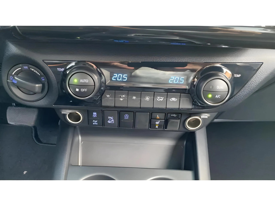Toyota Hilux 2.8D Invincible - foto 15