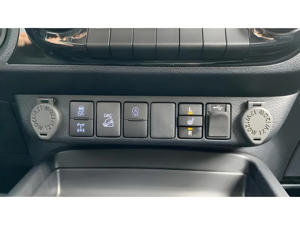 Toyota Hilux 2.8D Invincible - foto 16