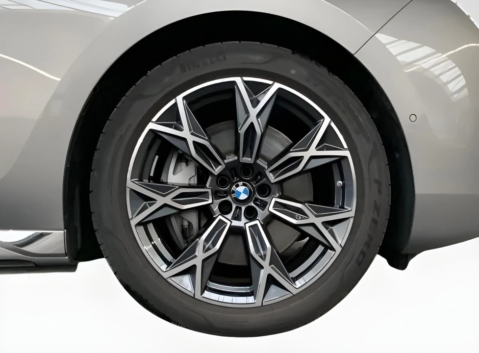 BMW Seria 7 750e xDrive - foto 10