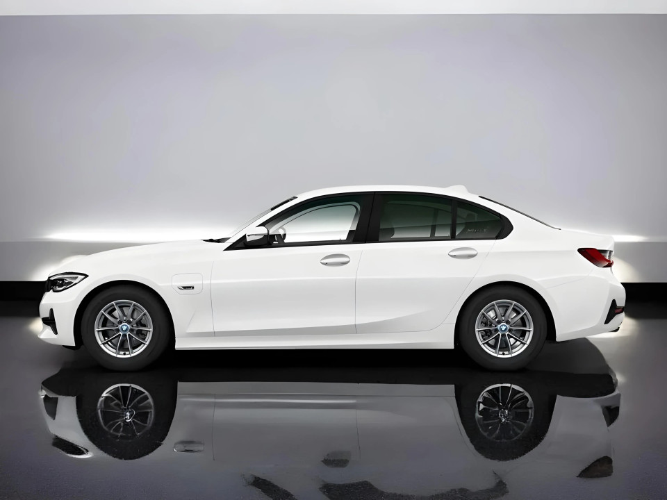 BMW Seria 3 330 e (3)